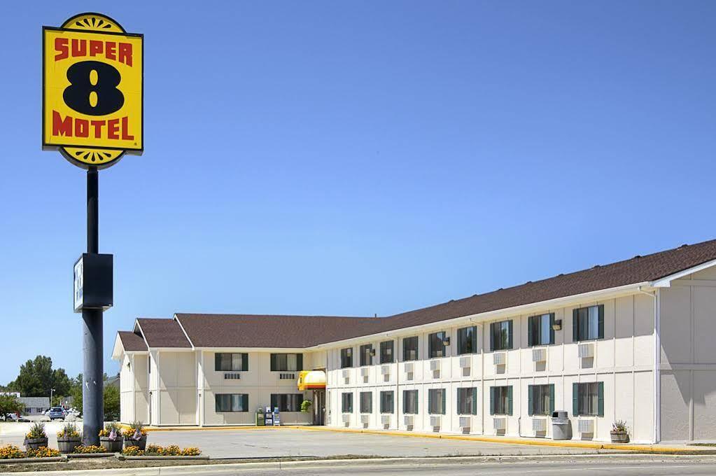 Super 8 By Wyndham Storm Lake מראה חיצוני תמונה