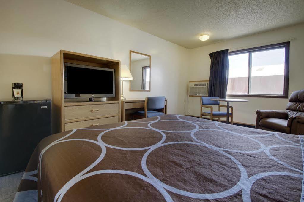 Super 8 By Wyndham Storm Lake מראה חיצוני תמונה